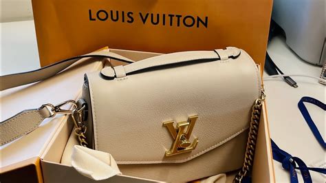 lv oxford bag review|(REVIEW) Louis Vuitton Oxford LockMe in Greige Pebbled.